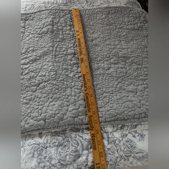 Pottery Barn Belgium Flax Linen Floral Stitch King Shams Set Of 2 - Picture 7 of 9